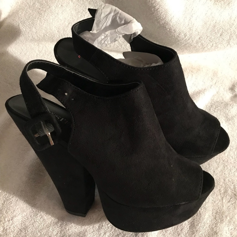 🔥Brand New Black Suede Bootie