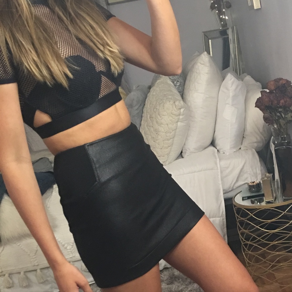💥 Black Faux Leather BCBG Skirt 💥