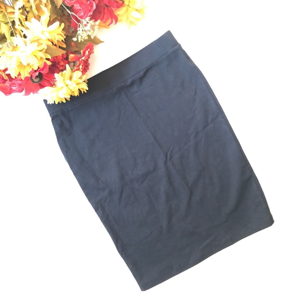Forever 21 black knee length skirt size M