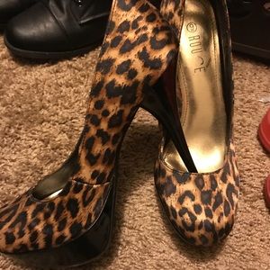 Women’s cheetah print heels