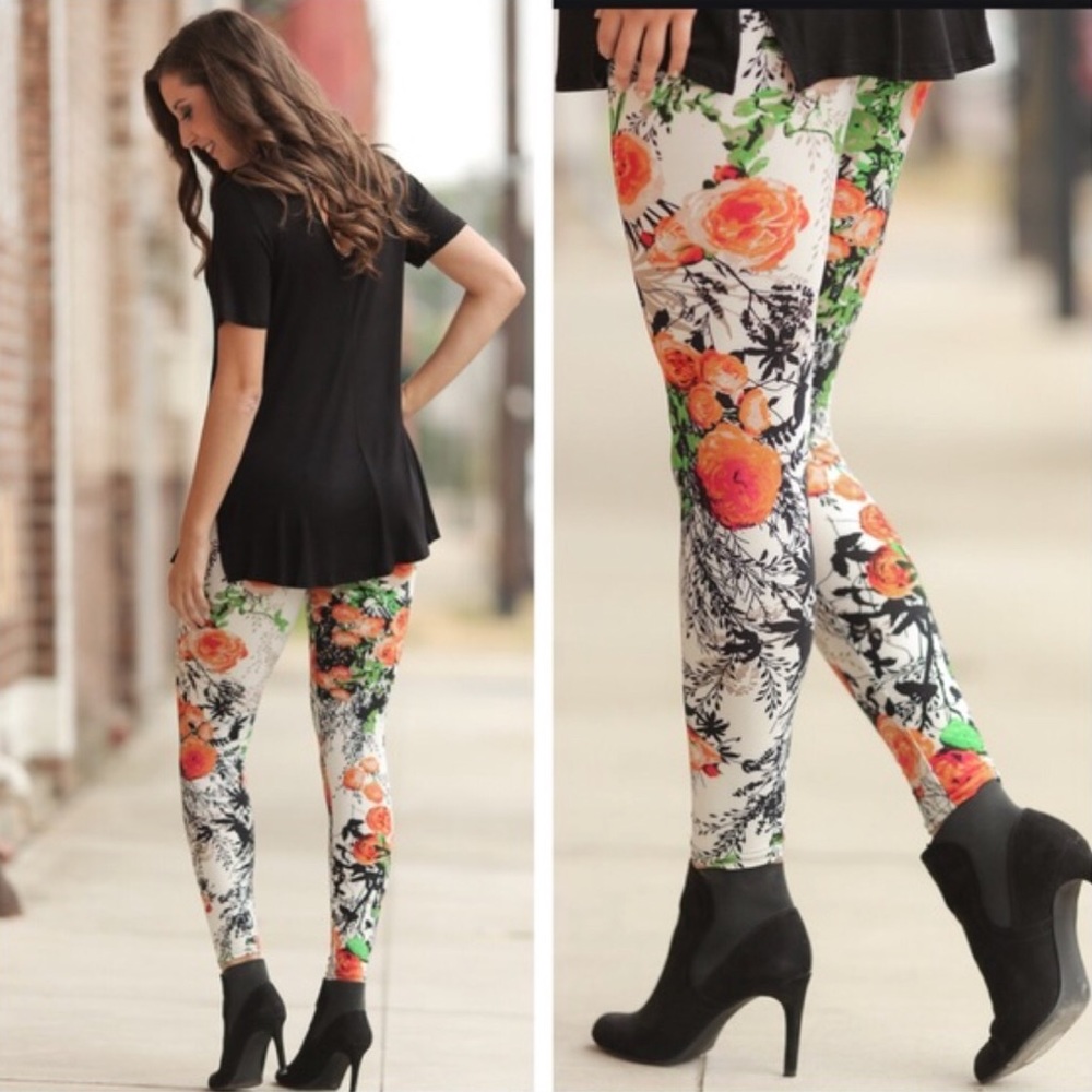 🎉Host Pick🎉 Peach & Orange Floral Print Leggings