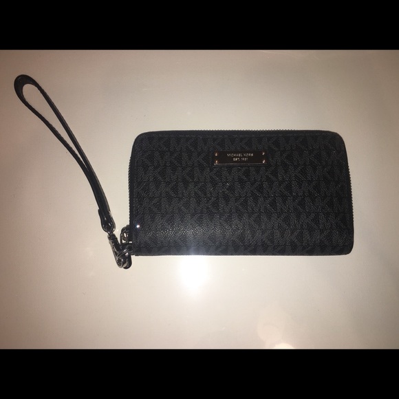 Michael Kors Handbags - Michael Kors Wallet