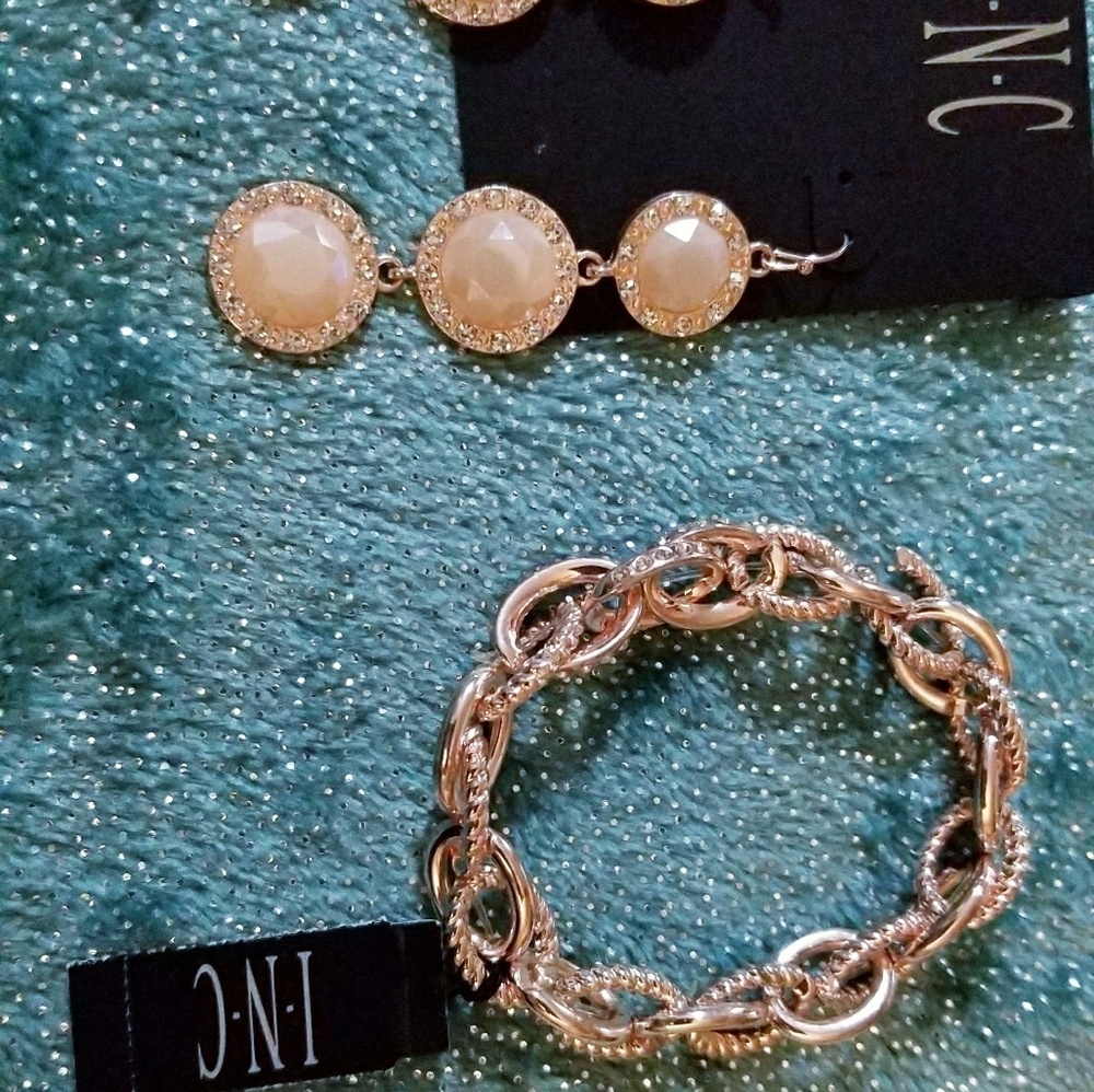 Bracelet and earring set