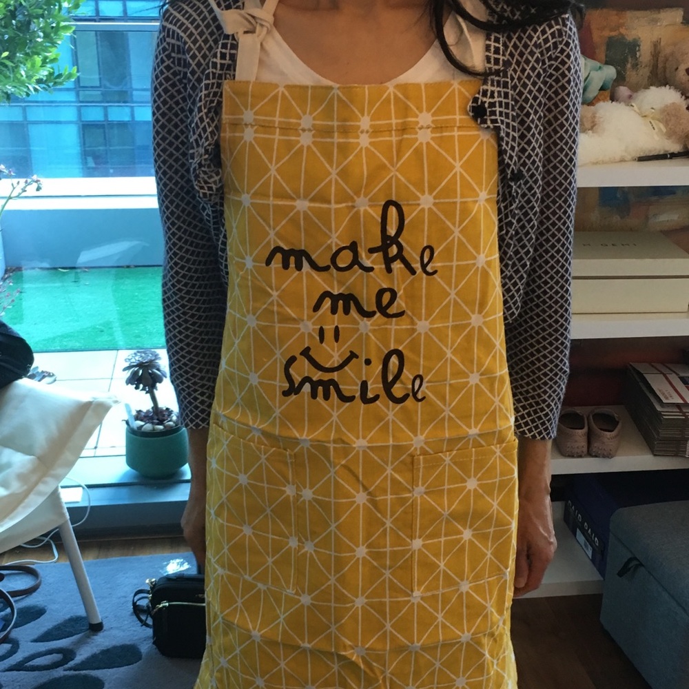NWT adorable yellow apron with adjustable neck tie