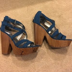 Guess teal wedges sz 7