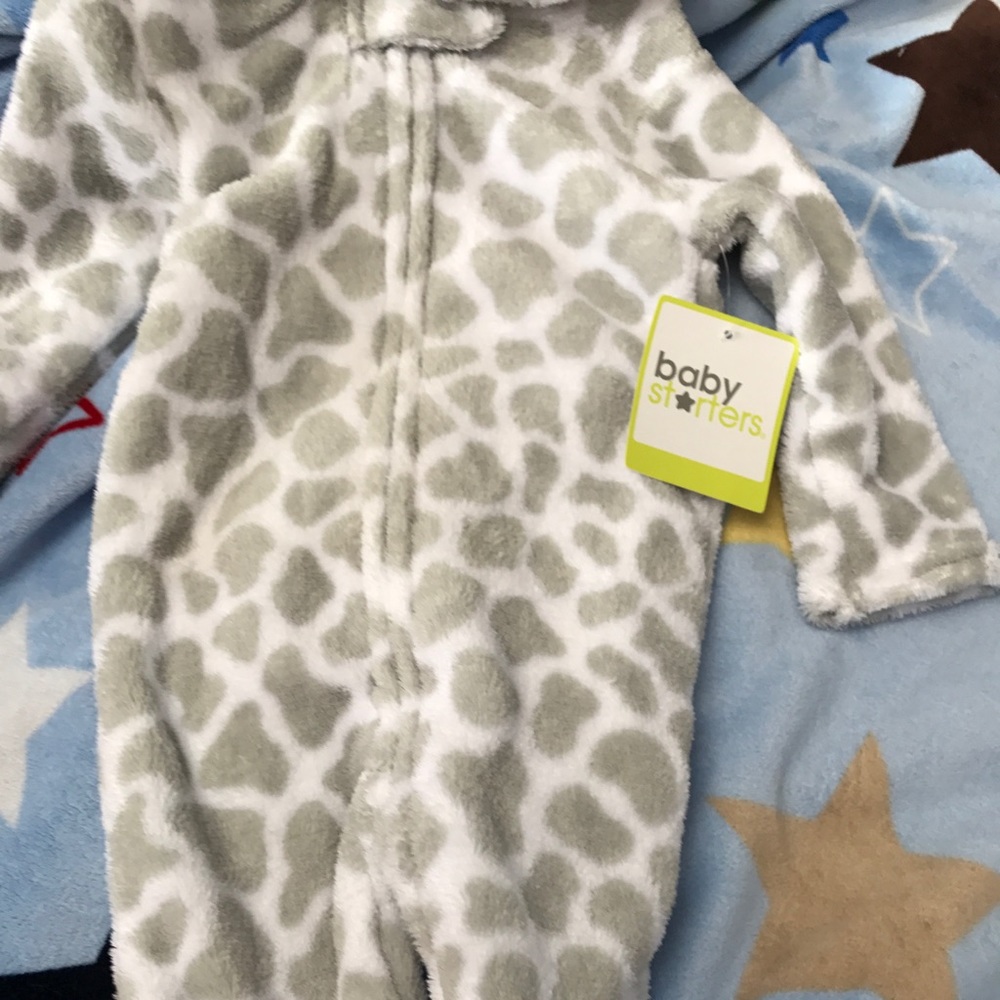 New soft and warm zip up giraffe onesie