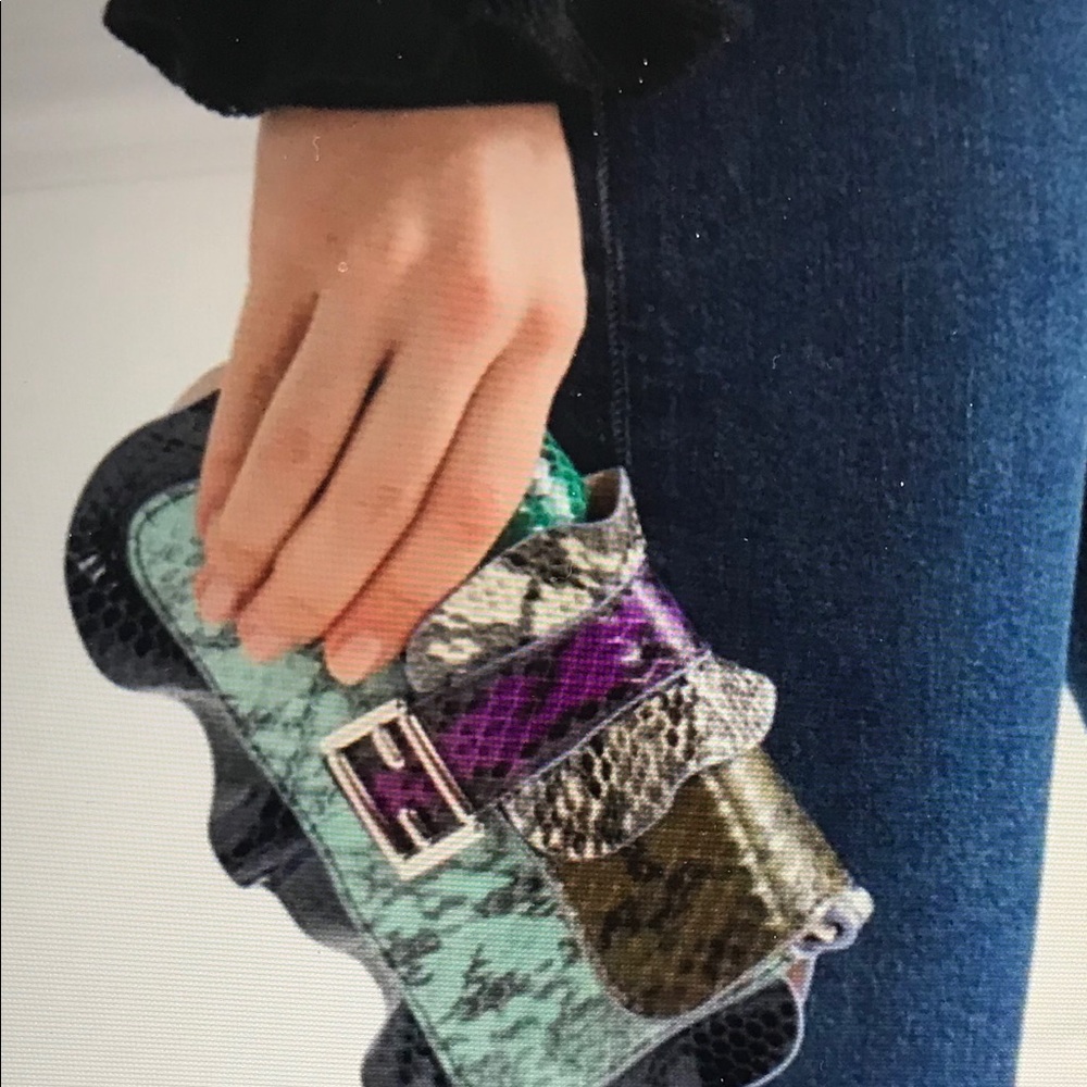 Fendi wave baguette hand bag - Picture 4 of 8