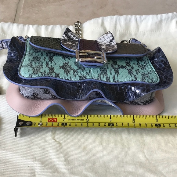 Fendi wave baguette hand bag - Picture 6 of 8