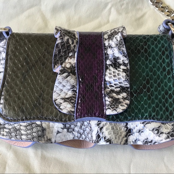 Fendi wave baguette hand bag - Picture 3 of 8