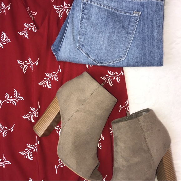 Flowy Red Sleeve Less Old Navy Blouse - Picture 1 of 6