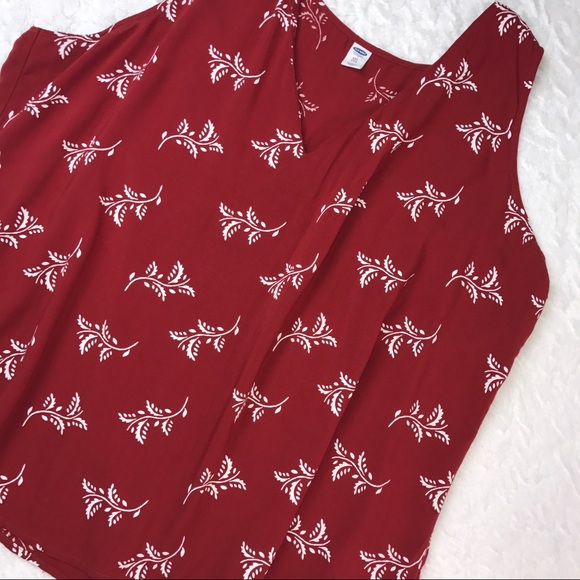 Flowy Red Sleeve Less Old Navy Blouse - Picture 4 of 6