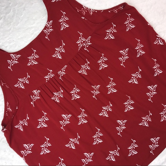 Flowy Red Sleeve Less Old Navy Blouse - Picture 5 of 6