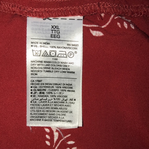 Flowy Red Sleeve Less Old Navy Blouse - Picture 6 of 6