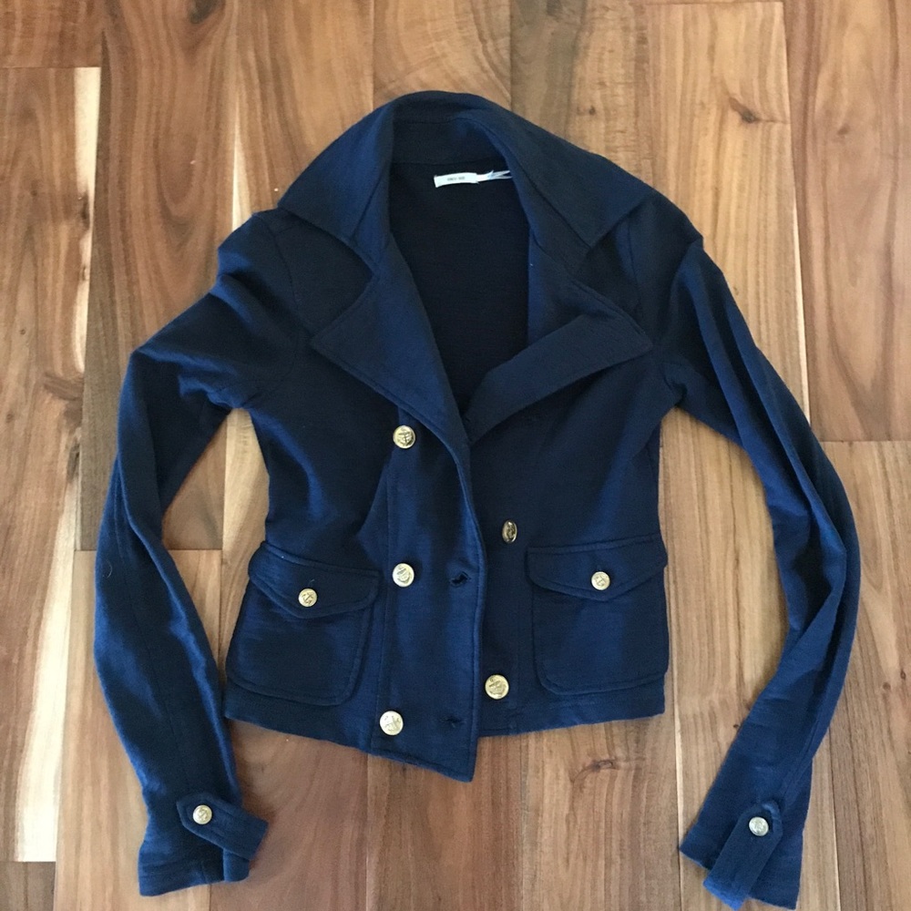 Fitted navy blazer