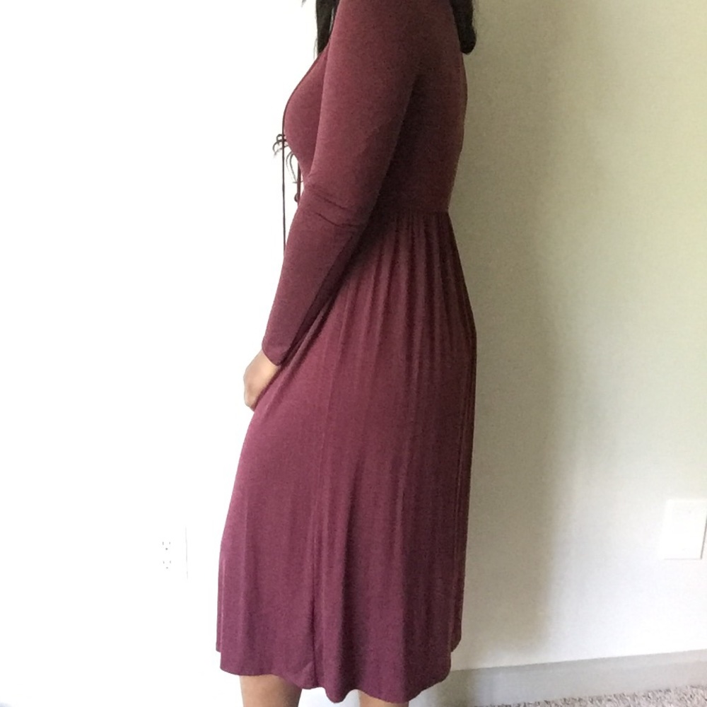 🚨1 LEFT SIZE SMALL🚨 Burgundy Lace Up Midi Dress - Picture 2 of 6