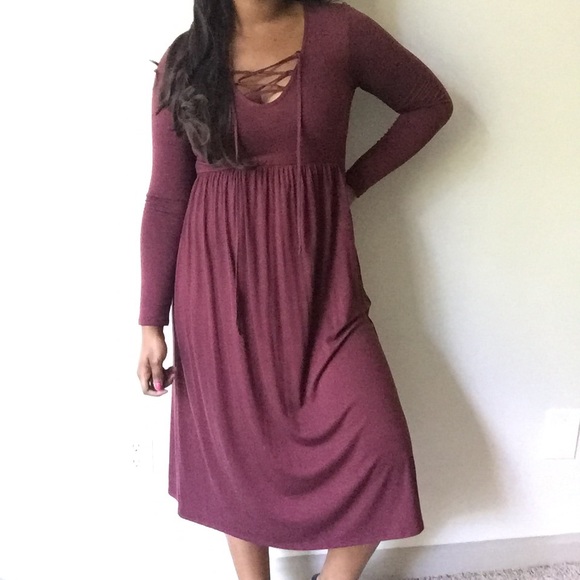 🚨1 LEFT SIZE SMALL🚨 Burgundy Lace Up Midi Dress - Picture 3 of 6