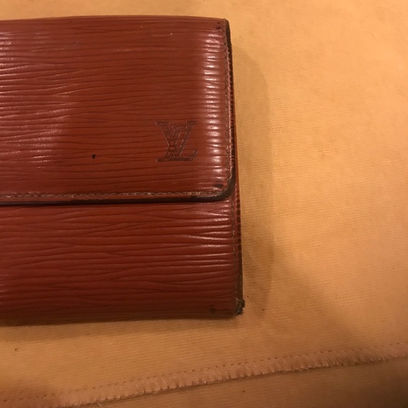 LV WKND SALE! Louis Vuitton Brown EPI Small Wallet - Picture 3 of 8