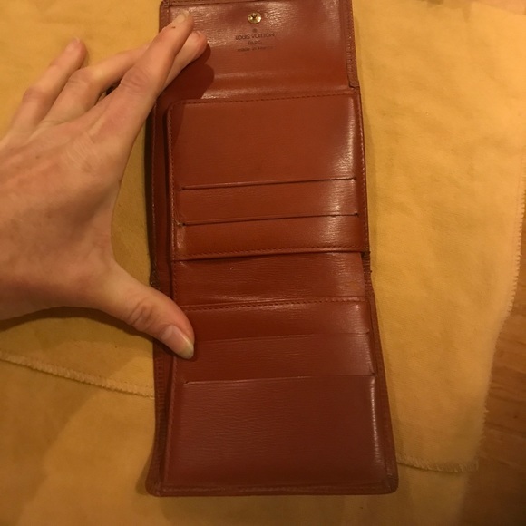LV WKND SALE! Louis Vuitton Brown EPI Small Wallet - Picture 5 of 8