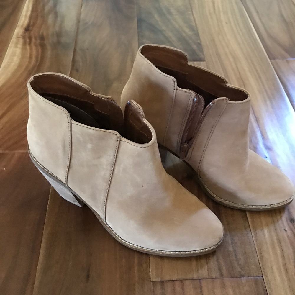 Kelsi Dagger stacked leather bootie
