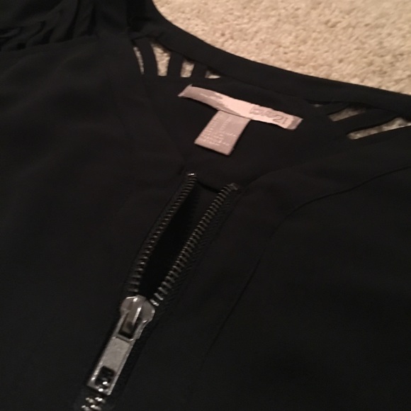 Edgy Flattering Black Blouse M - Picture 3 of 7