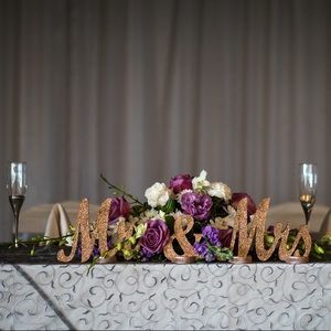 Mr & Mrs sign