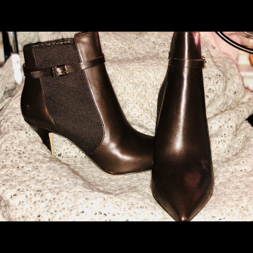 FLASH SALE MK Woods Pointed-toe  Booties/9 Brown