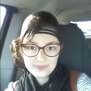 Meet your Posher, Laura