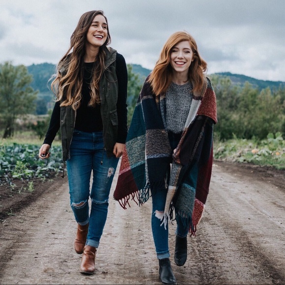 River Army Green Utility Hooded Vest - Picture 2 of 4