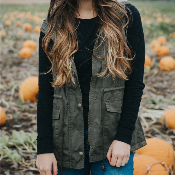 River Army Green Utility Hooded Vest - Picture 3 of 4