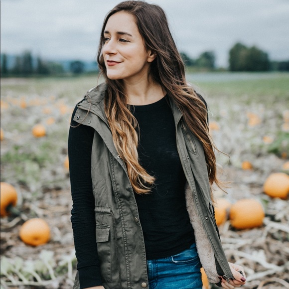 River Army Green Utility Hooded Vest - Picture 4 of 4