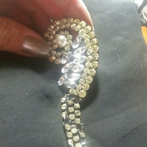 $7 blingy earcuff