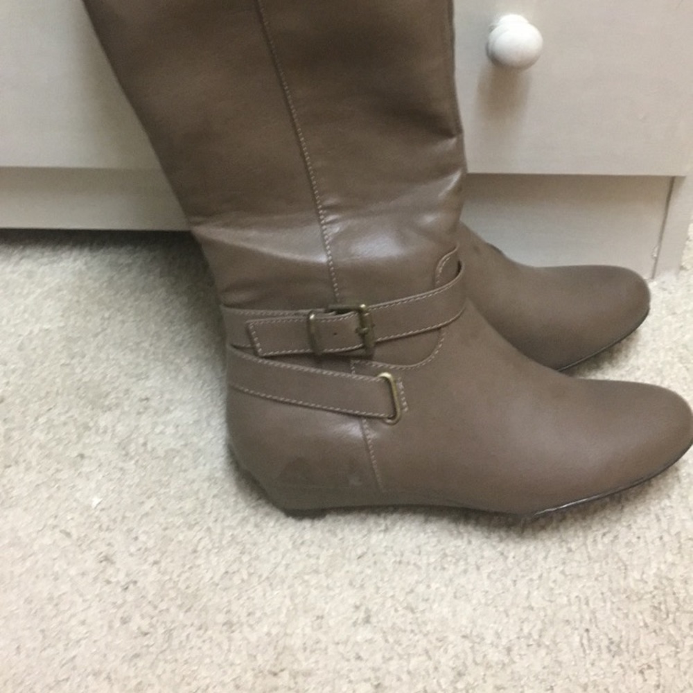 Taupe boots