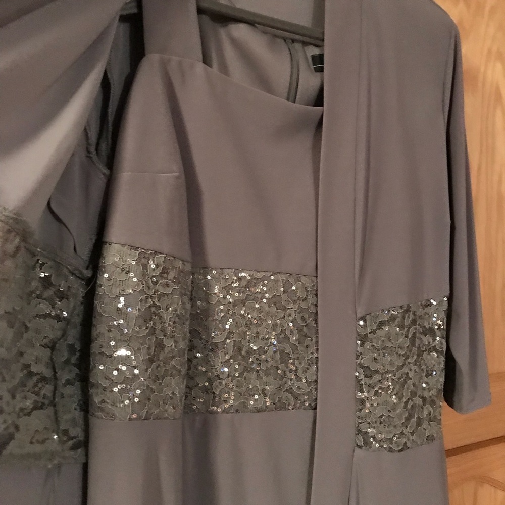 Dress - Picture 3 of 6