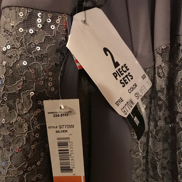 Dress - Picture 4 of 6