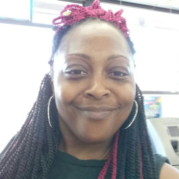 Meet your Posher, Synthia - Picture 1 of 1