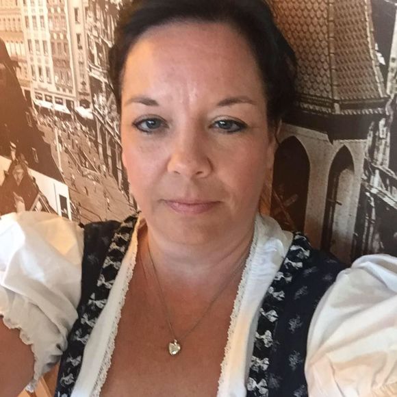 Meet your Posher, Melissa - Picture 1 of 1