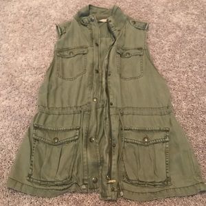 Olive Green vest max jeans. Sz Medium. Good con.