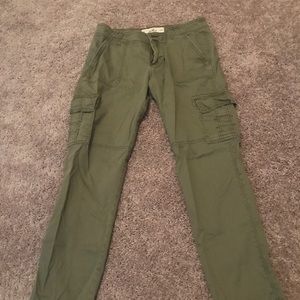Hollister Cargo pants Sz 5 olive green. Good con.