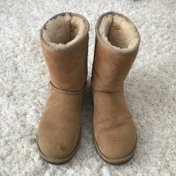 UGG Shoes - 💖Tan Uggs💖