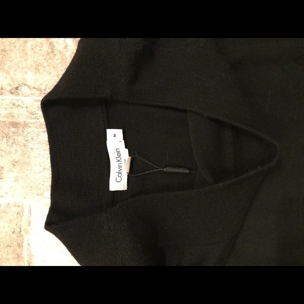 Calvin Klein sweater - Picture 2 of 2
