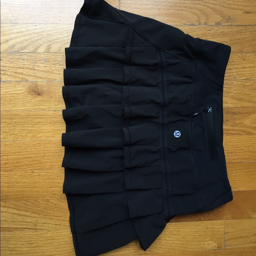 Lulu lemon black frilly tennis skirt