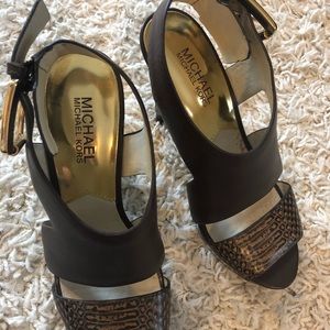Size 6 1/2 women’s Michael Kors heels!! Super cute