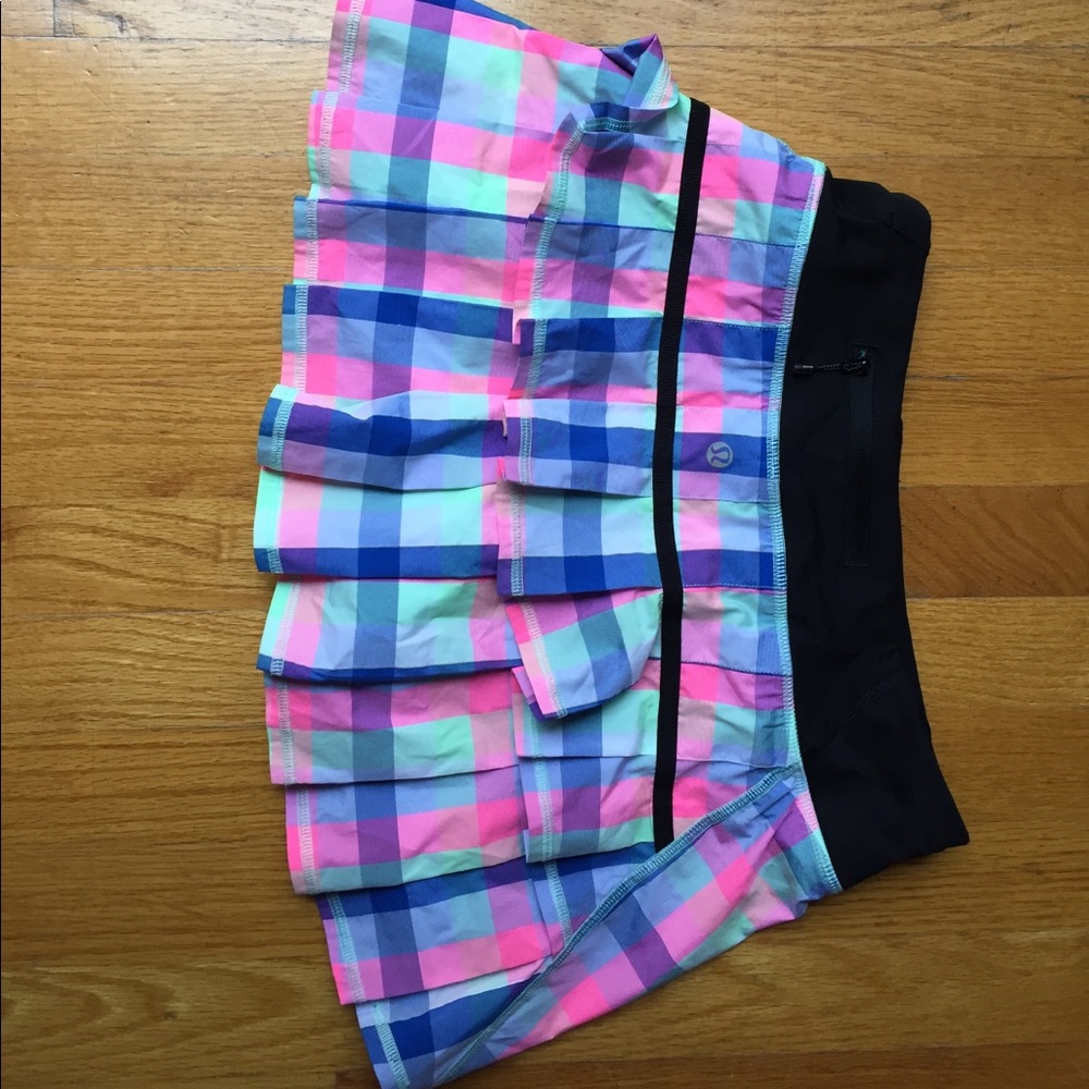 LuluLemon Athletica frilly tennis skirt size 4