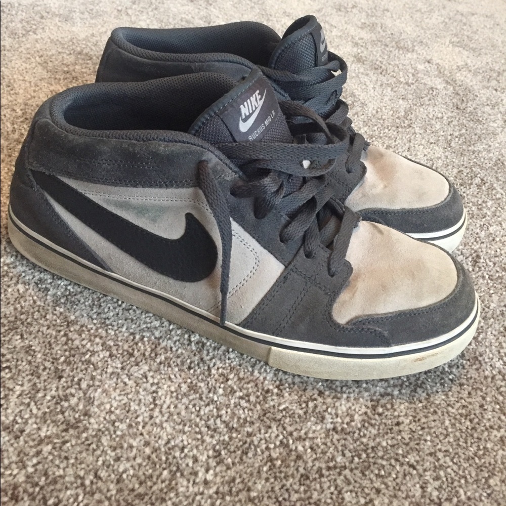 Nike men's shoes. Ruckus mid LR. Size 10.5
