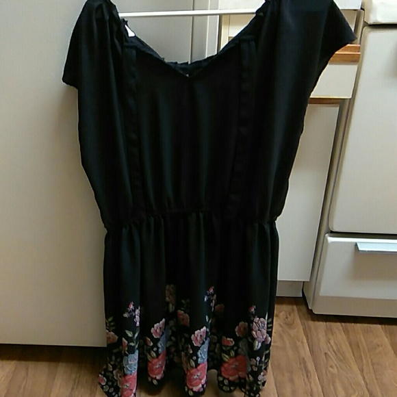 Dress - Picture 2 of 3
