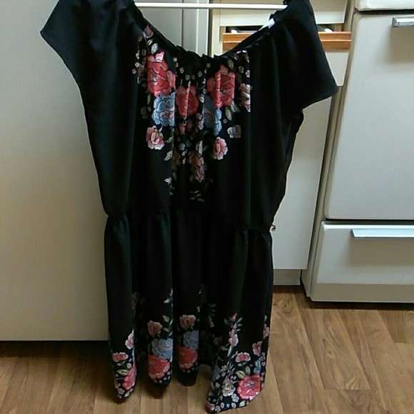 Dress - Picture 1 of 3