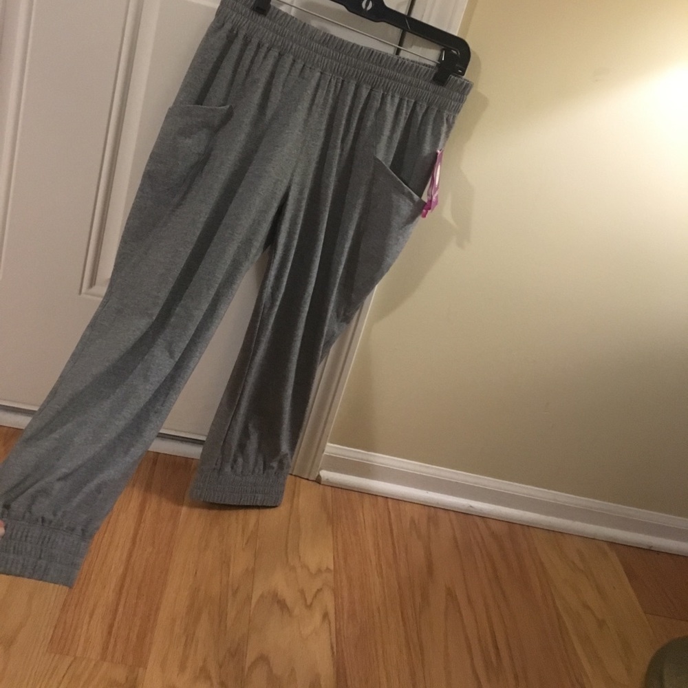 Casual/comfy crops, never worn