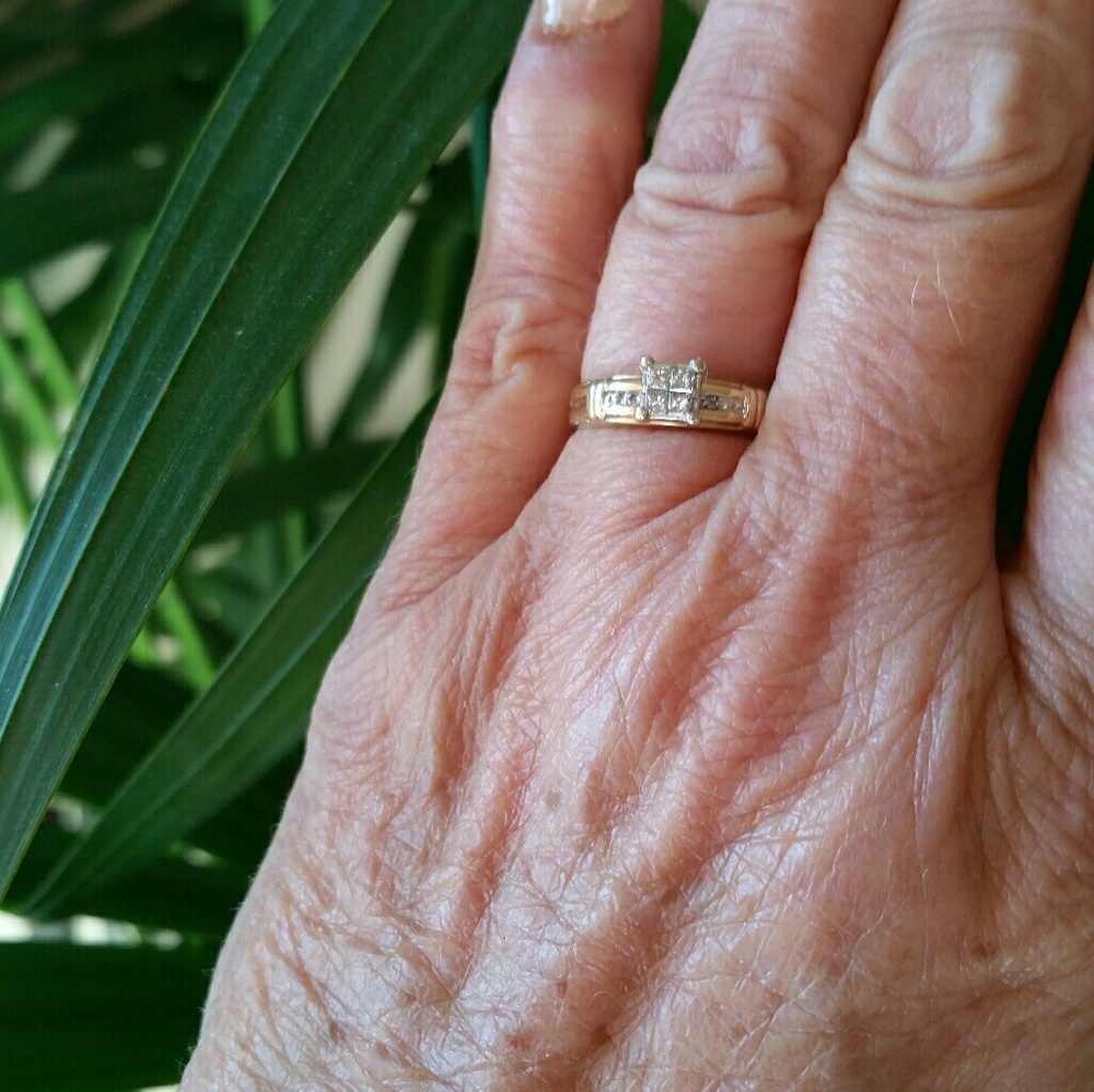 **VINTAGE ** Engagement Ring Great Deal Natural Diamond