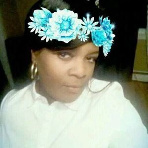 Meet your Posher, Candis