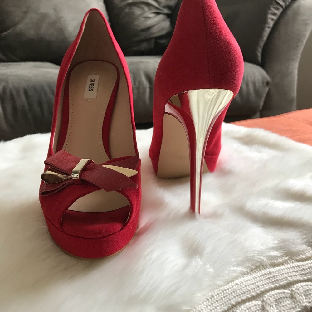 Beautiful and sexy Guess high heels.